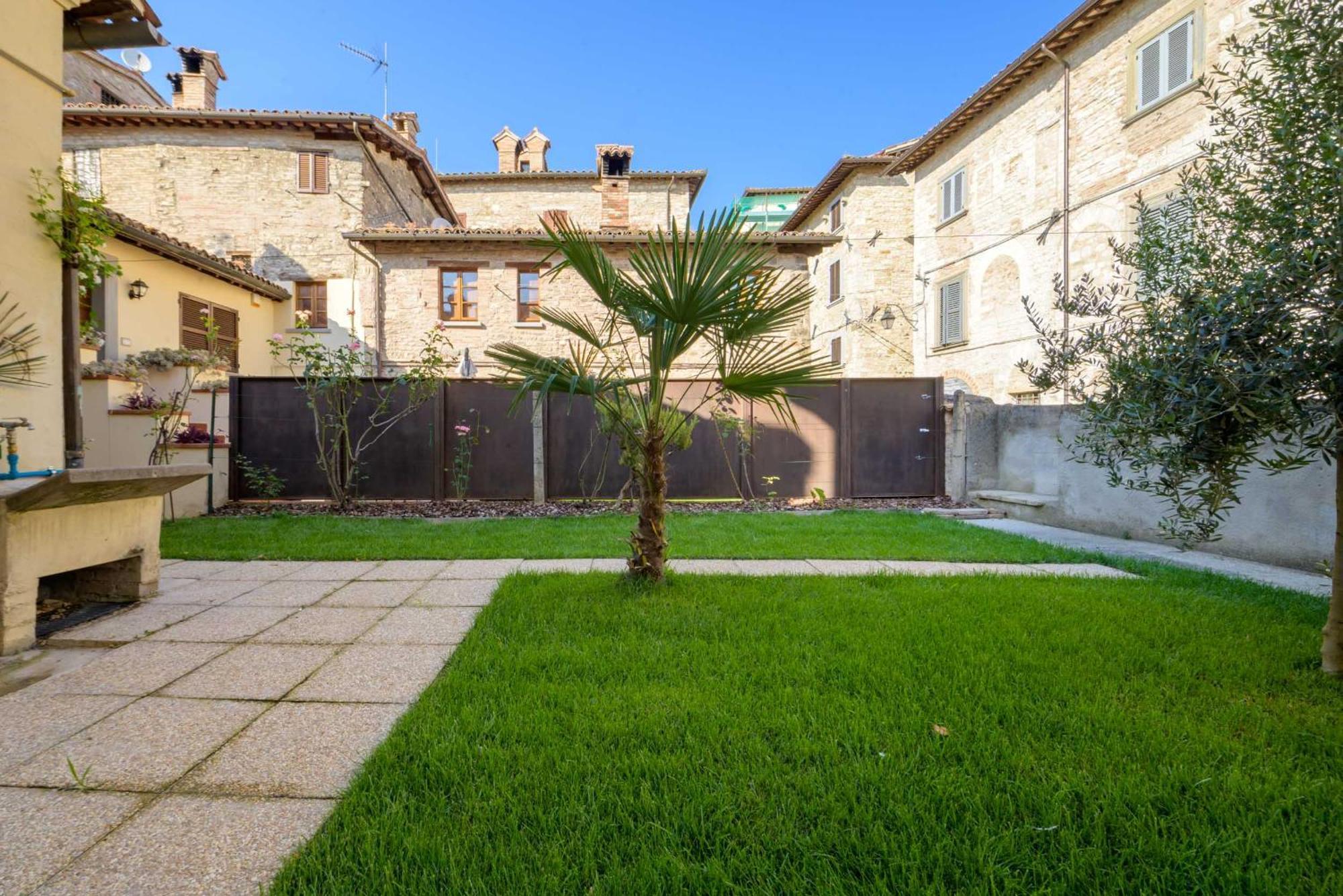 Via Mazzini 23A Apartment Gubbio Exterior photo